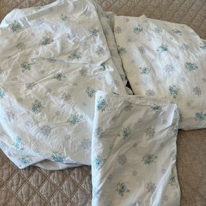 Simply Shabby Chic Twin Sheet Set.